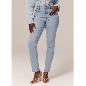 ABERCROMBIE CURVE LOVE ULTRA HIGH RISE 90s SLIM STRAIGHT JEAN